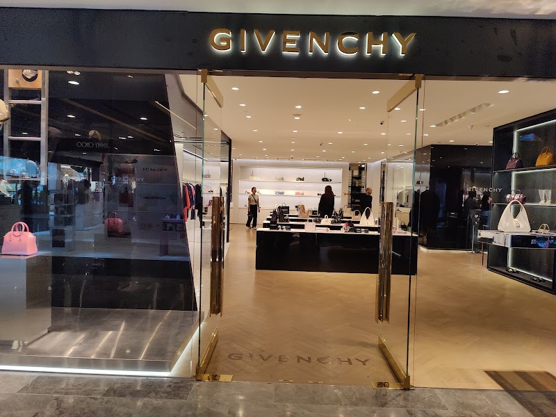 GIVENCHY