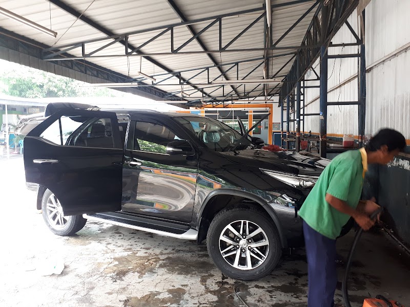 Foto Automatic Car Wash yang ada di Jakarta Pusat