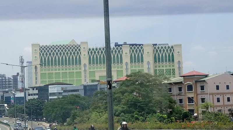Pertokoan Grosir Blok E Tanah Abang Bukit yang ada di Tanah Abang, Jakarta Pusat
