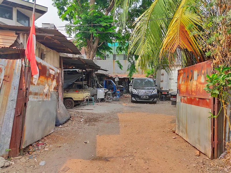 Salah satu bengkel mobil terdekat di Jakarta Barat