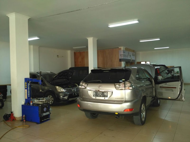 Salah satu bengkel mobil terdekat di Kota Tangerang Selatan