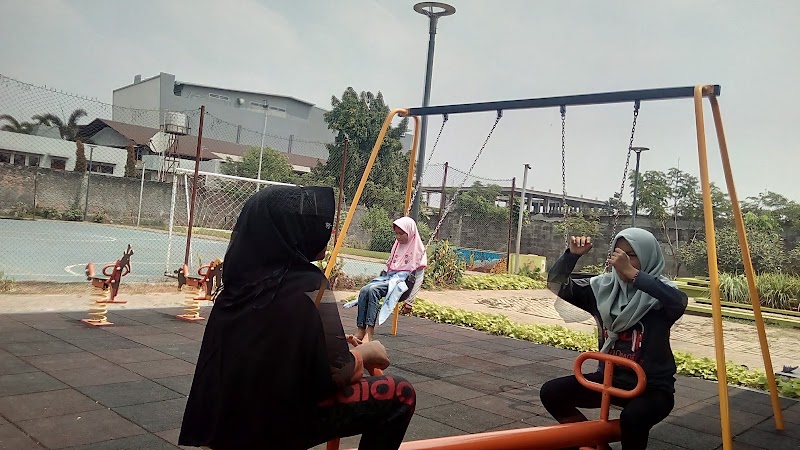 Salah satu playground yang ada di Cakung, Jakarta Timur