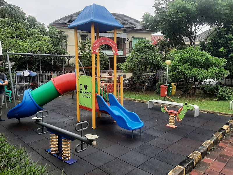 Salah satu playground yang ada di Cempaka Putih, Jakarta Pusat