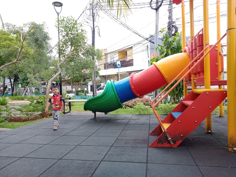Salah satu playground yang ada di Kembangan, Jakarta Barat