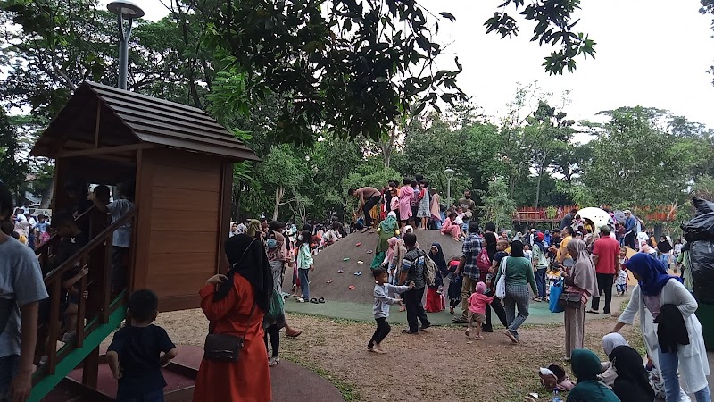 Salah satu playground yang ada di Kramat Jati, Jakarta Timur