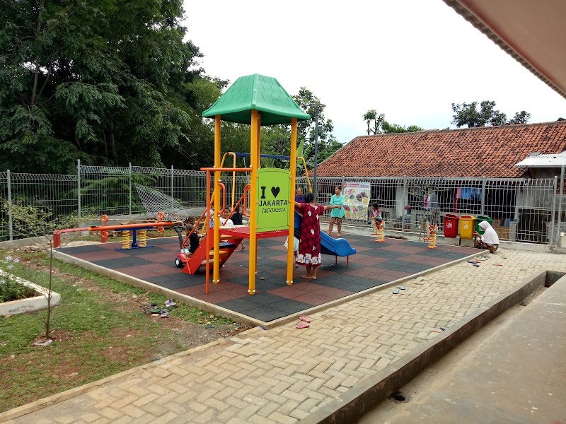 Salah satu playground yang ada di Pasar Rebo, Jakarta Timur