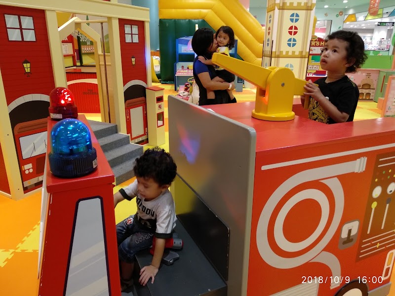 Salah satu playground yang ada di Pulo Gadung, Jakarta Timur