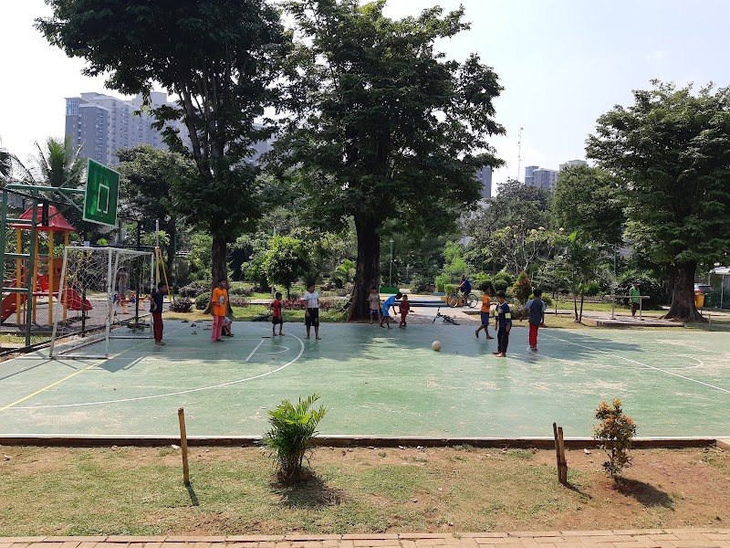 Salah satu playground yang ada di Puri Indah, Jakarta Barat