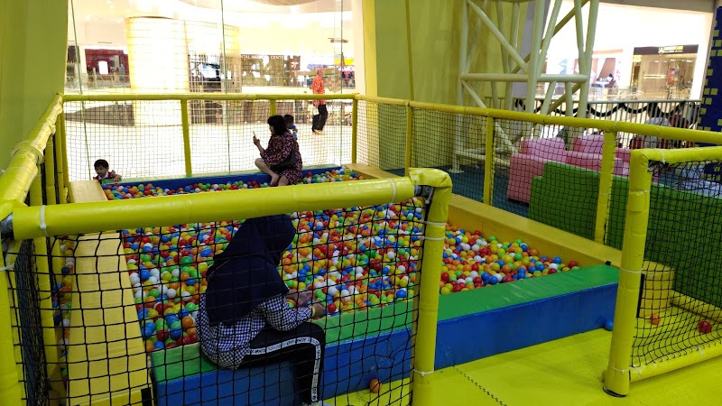 Salah satu playground yang ada di Sawah Besar, Jakarta Pusat