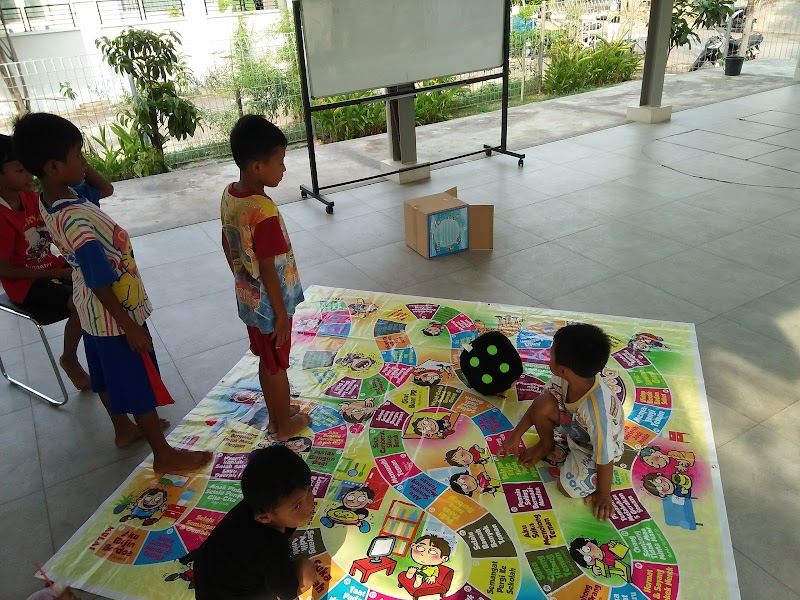 Salah satu playground yang ada di Taman Sari, Jakarta Barat