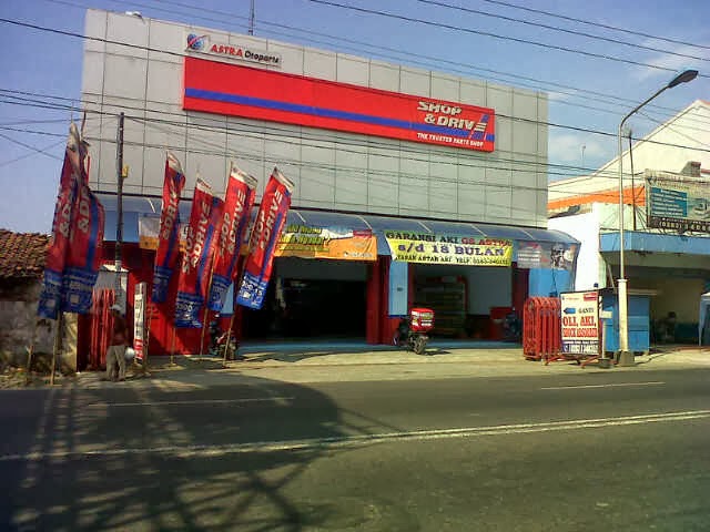 SHOP & DRIVE MARTOLOYO TEGAL di Tegal