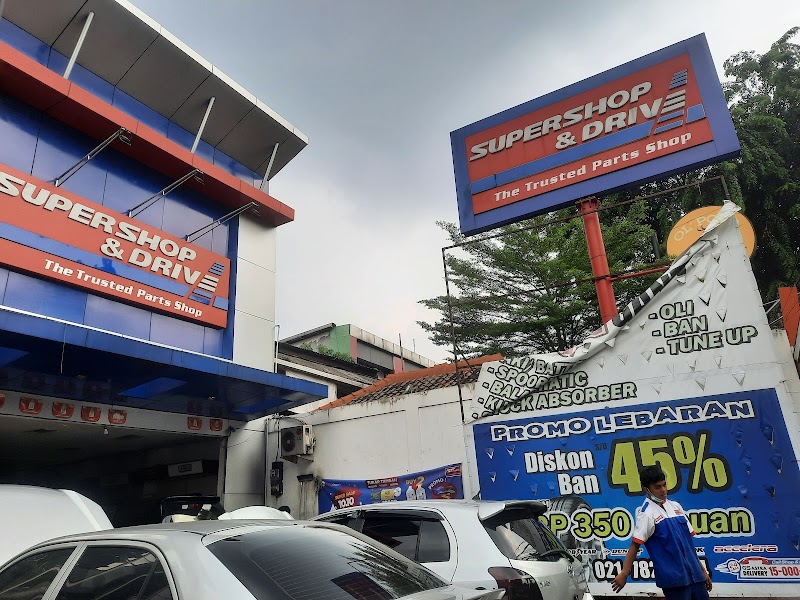 Shop&Drive Bintaro Veteran Toko Aki GS ASTRA di Jakarta Selatan