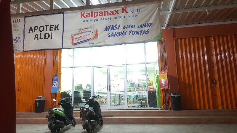 Toko apotek yang ada di Cilincing, Jakarta Utara
