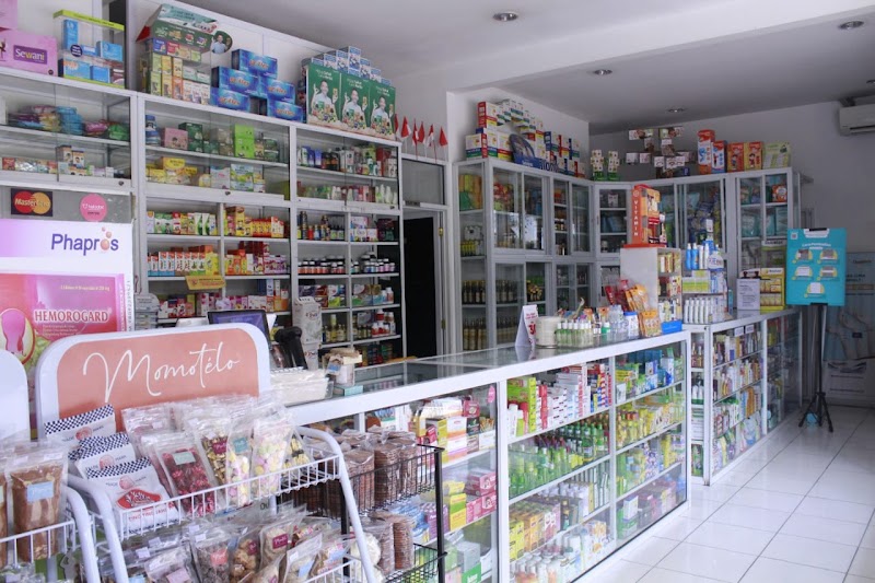 Toko apotek yang ada di Cipayung, Jakarta Timur