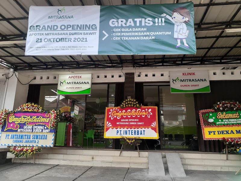 Toko apotek yang ada di Duren Sawit, Jakarta Timur