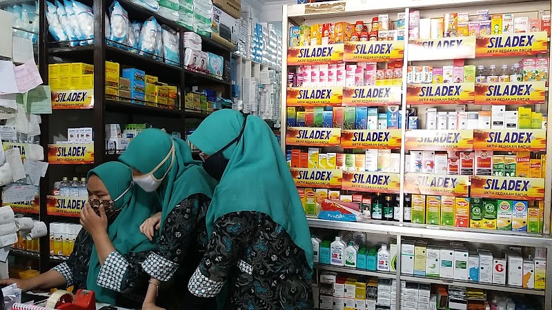 Toko apotek yang ada di Duren Sawit, Jakarta Timur