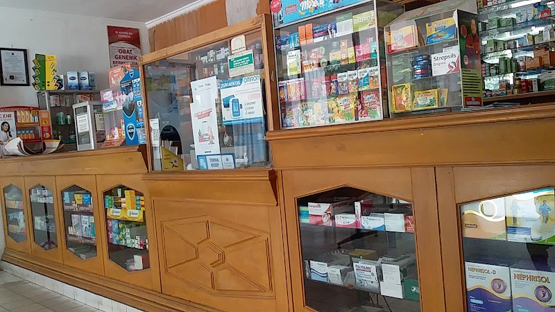 Toko apotek yang ada di Kebon Jeruk, Jakarta Barat