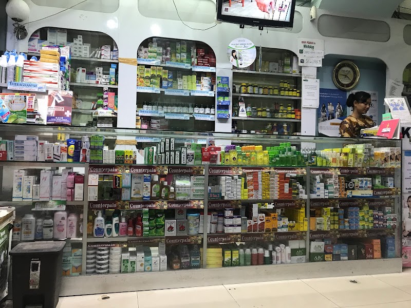Toko apotek yang ada di Kelapa Gading, Jakarta Utara