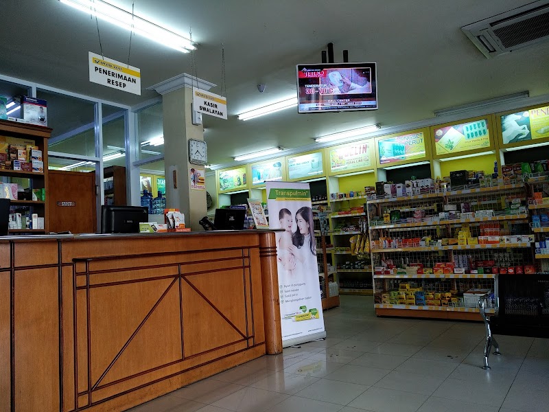 Toko apotek yang ada di Pademangan, Jakarta Utara