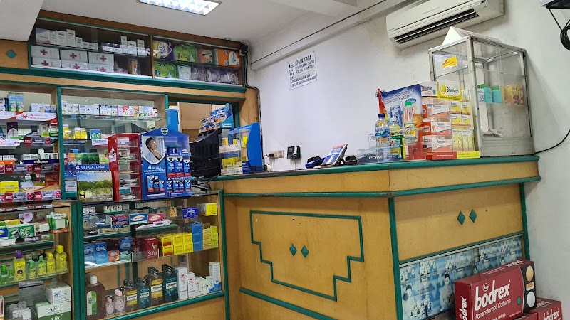 Toko apotek yang ada di Penjaringan, Jakarta Utara