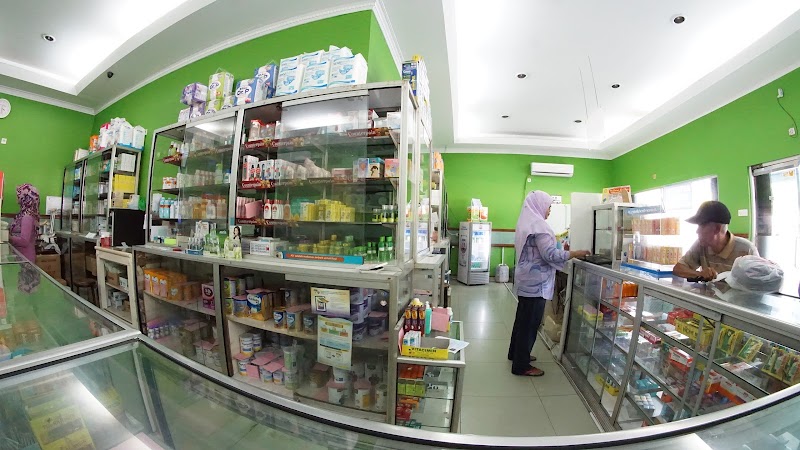 Toko apotek yang ada di Senen, Jakarta Pusat