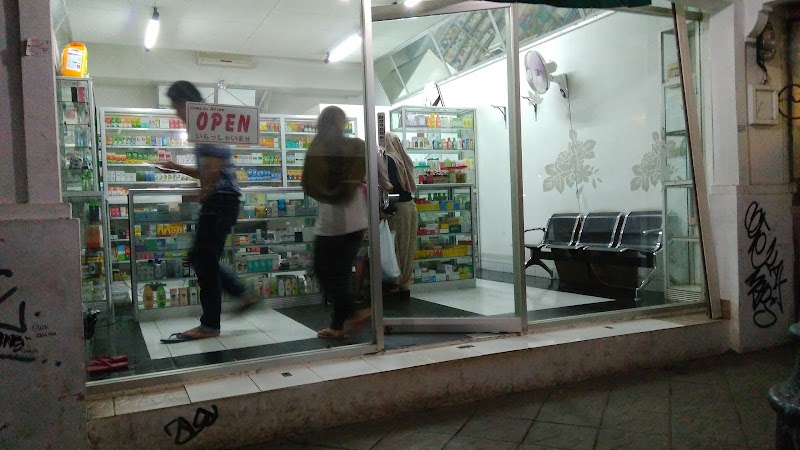 Foto apotek terdekat di Kota Tangerang Selatan