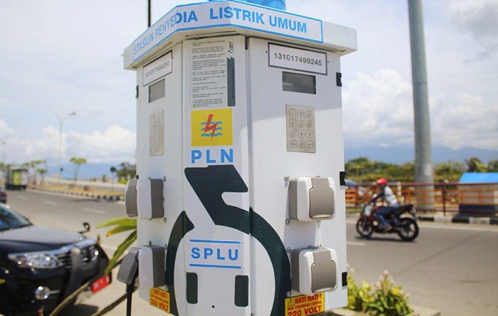 Pengisian mobil listrik (SPKLU) terdekat di Depok