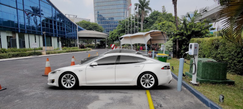 Pengisian mobil listrik (SPKLU) terdekat di Jakarta Selatan