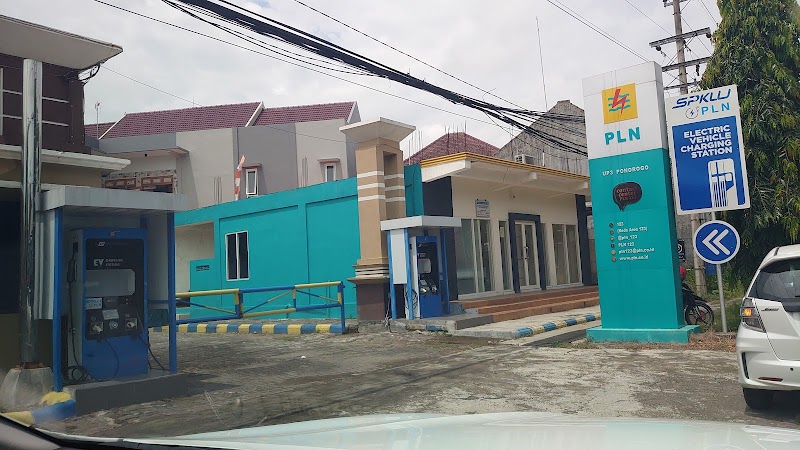 Pengisian mobil listrik (SPKLU) terdekat di Kota Malang