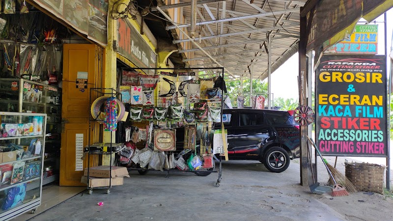 Toko Helm di Aceh Tamiang