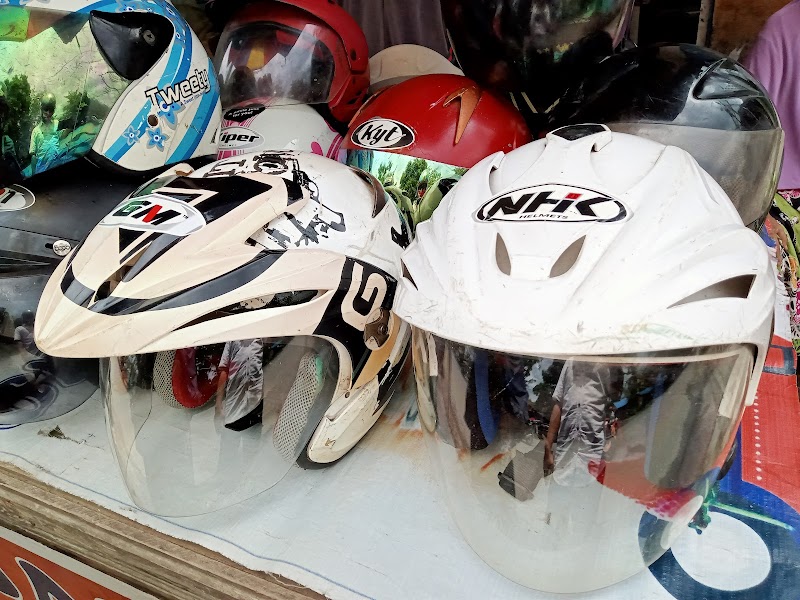 Toko Helm di Banjarmasin