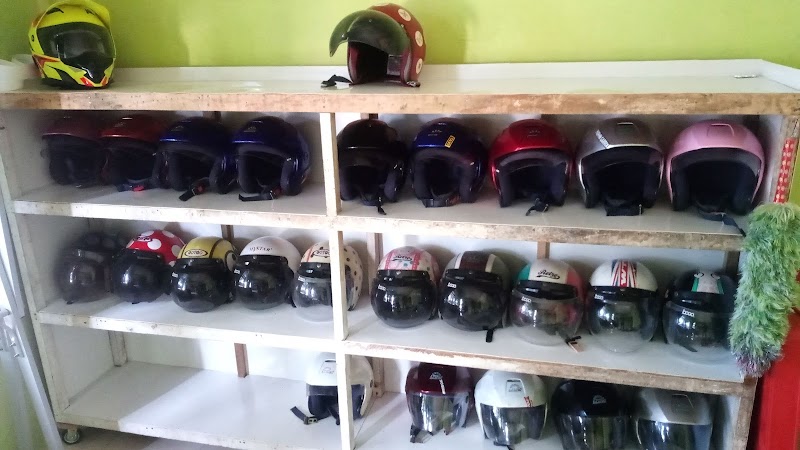 Toko Helm di Binjai