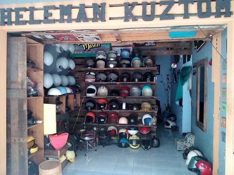 Toko Helm di Blitar