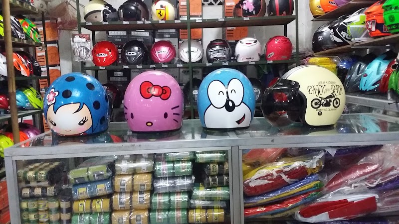 Toko Helm di Demak