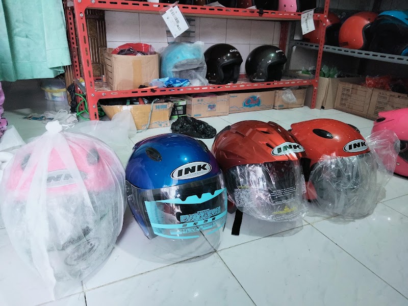 Toko Helm di Gresik