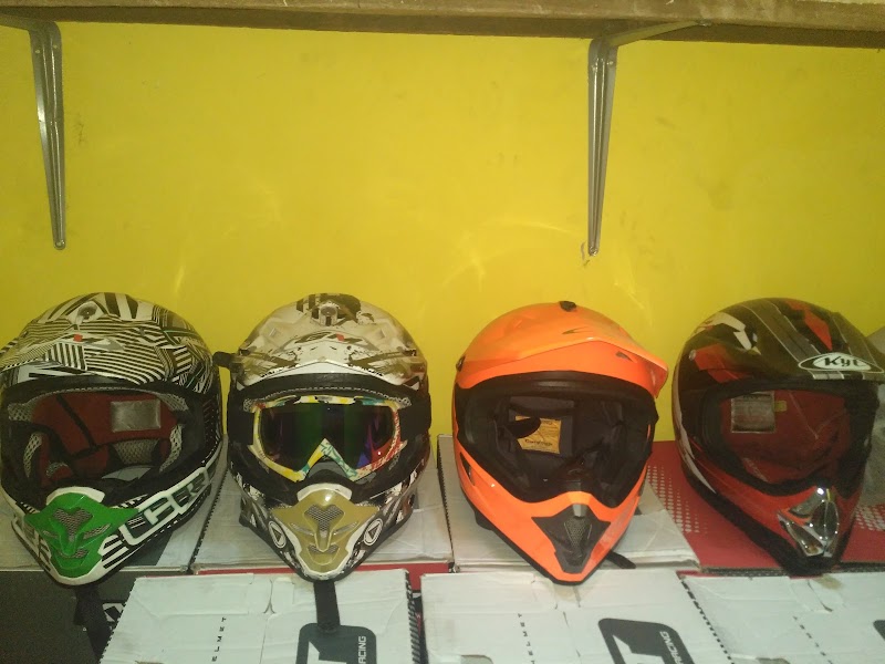 Toko Helm di Kab. Mojokerto