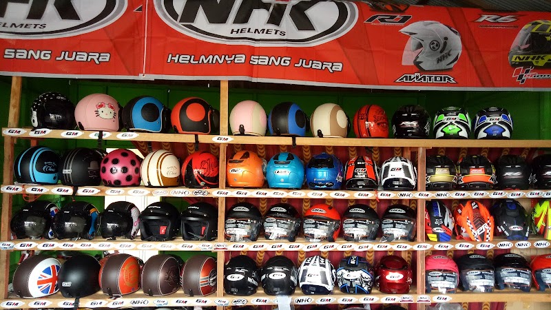 Toko Helm di Kapuas