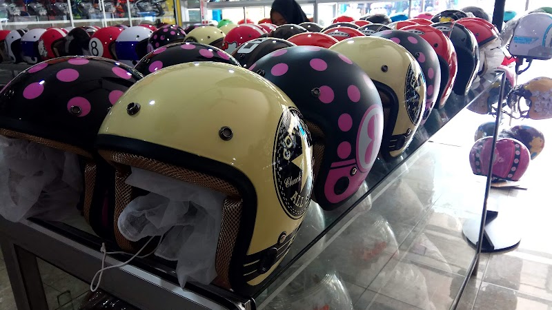 Toko Helm di Kediri