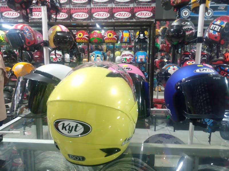 Toko Helm di Kendari