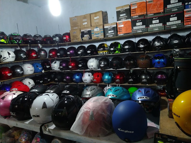 Toko Helm di Kulon Progo