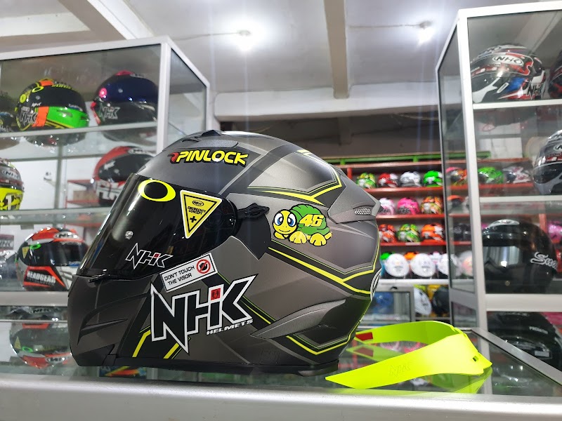 Toko Helm di Kupang