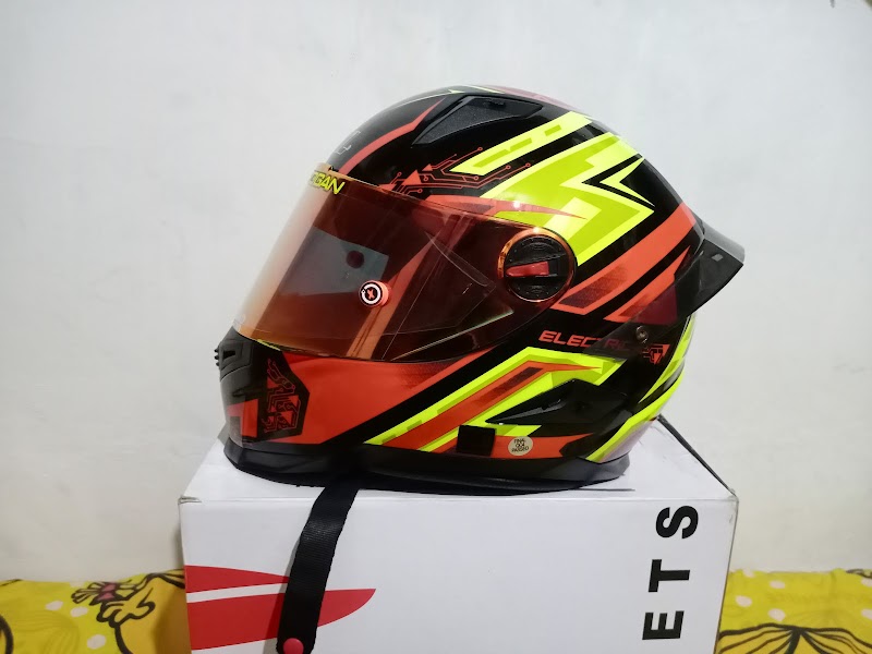 Toko Helm di Lumajang