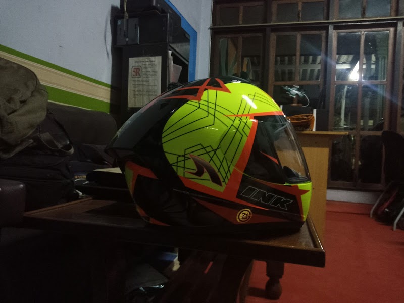 Toko Helm di Madiun