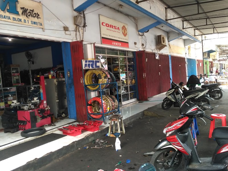 Toko Helm di Mataram