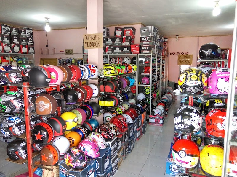 Toko Helm di Padang Pariaman