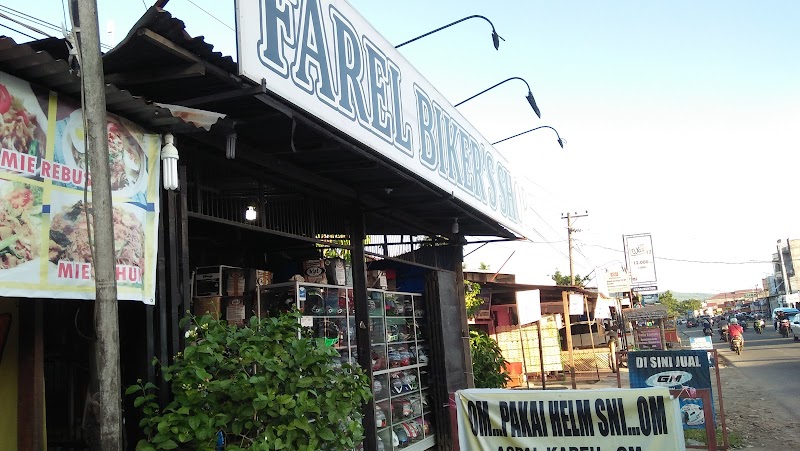 Toko Helm di Padang Pariaman