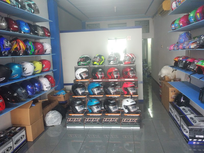 Toko Helm di Pekalongan