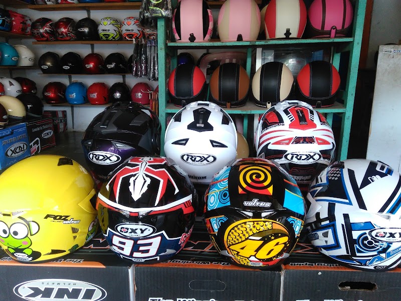 Toko Helm di Ponorogo