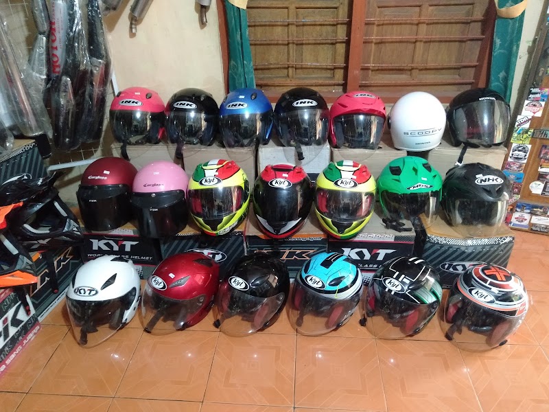 Toko Helm di Salatiga