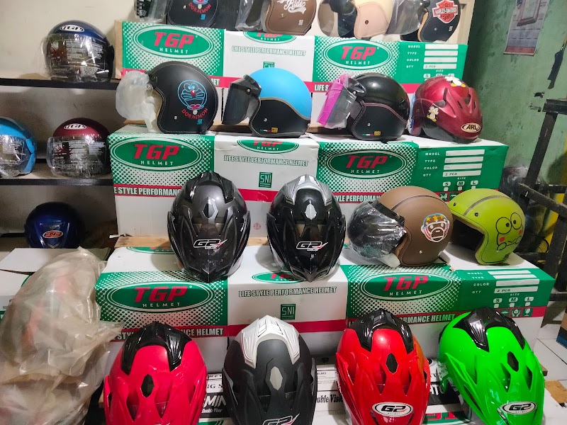 Toko Helm di Serang